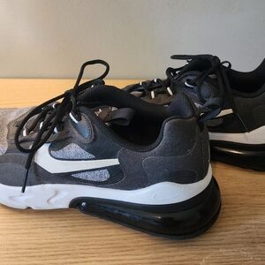 Kids 6.5Y Nike Air Max React 270 Black and Gray Sneakers